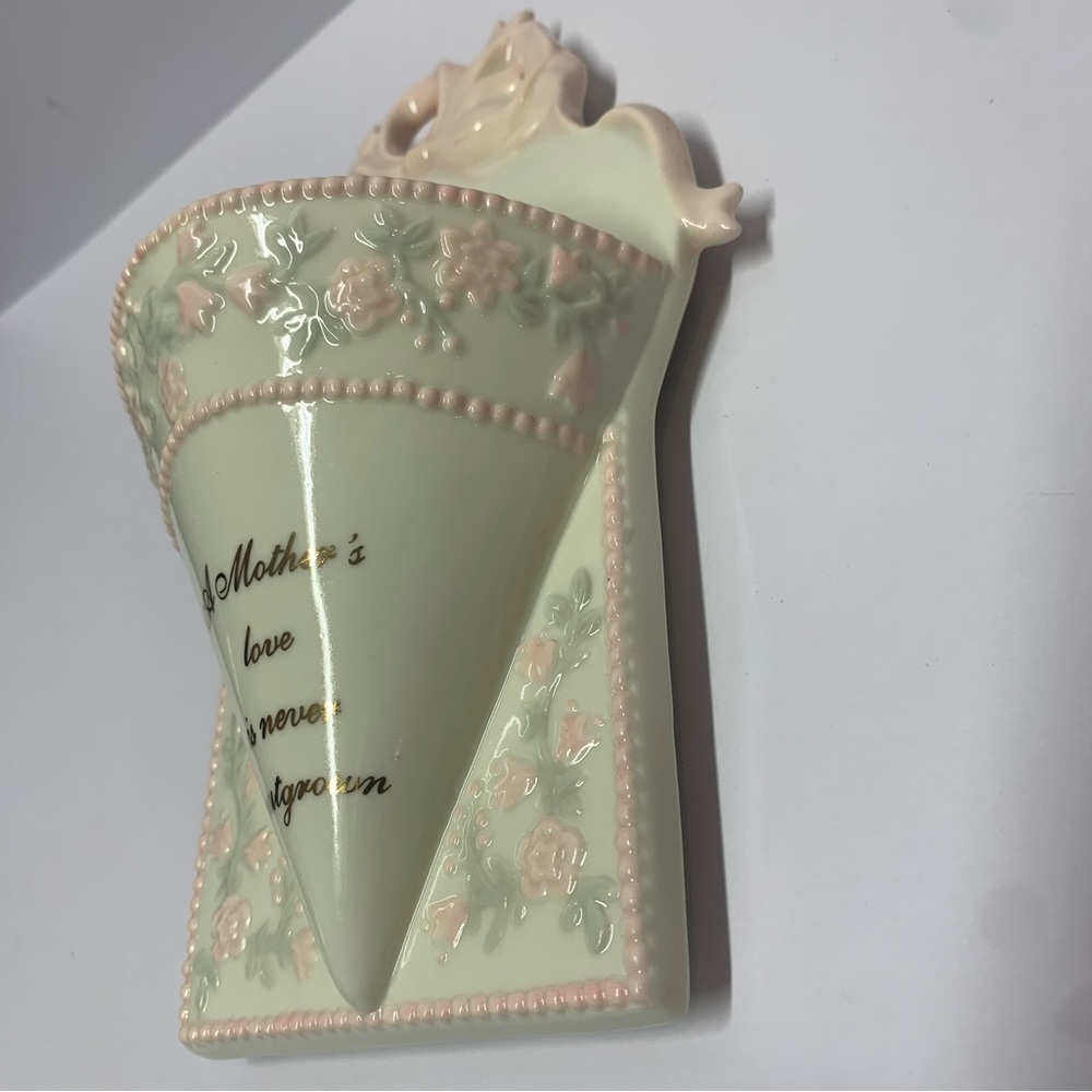 Vintage Avon Gift Collection Sentimental Moments Porcelain Vase - Mother - Picture 10 of 15